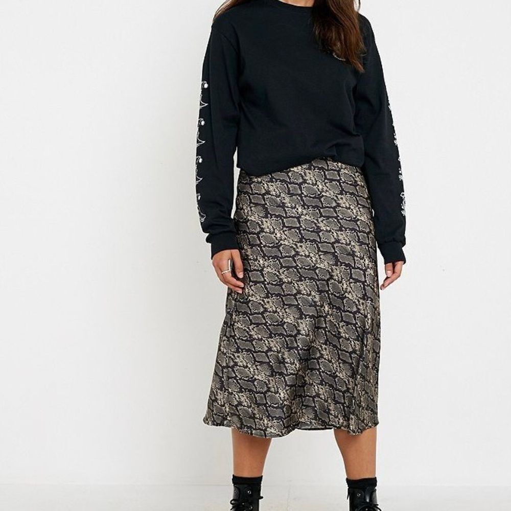 Urban Outfitters Rowan Silky Slip Skirt in Grey Beige Black Animal Print Size S